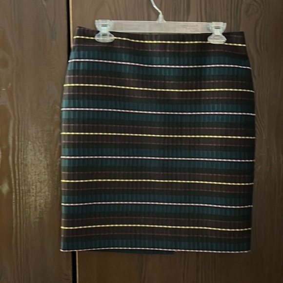 Ann Taylor straight skirt. Size 6P - Picture 1 of 9